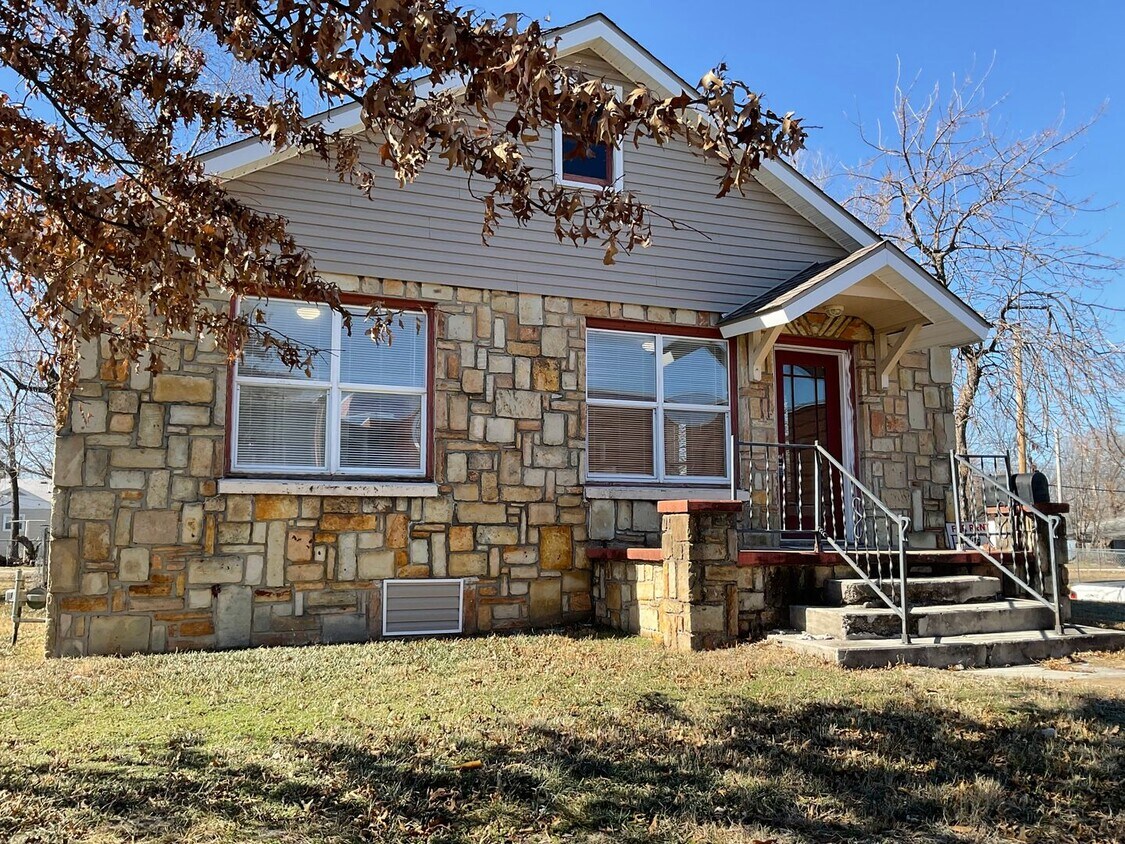 Foto principal - Newly remodeled 3 Bedroom 1.5 Bath Across ...