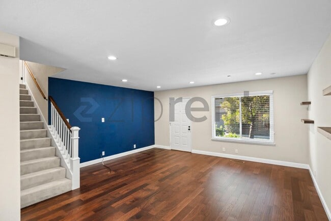 Building Photo - Unit