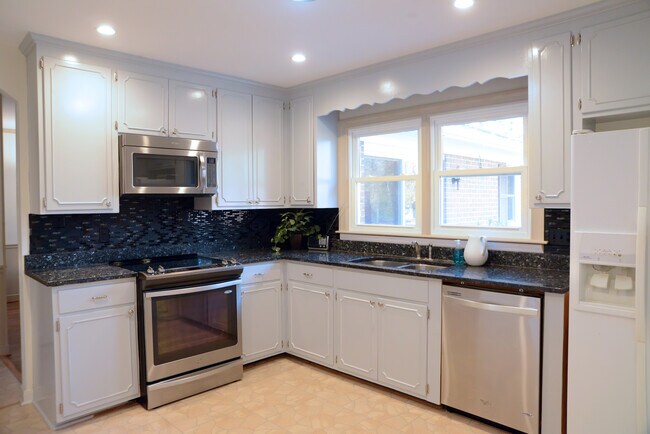 Foto del edificio - 4007 Tompkins Dr