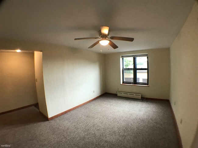 Foto del edificio - 1 br, 1 bath Apartment - 3310 Brownsville Rd
