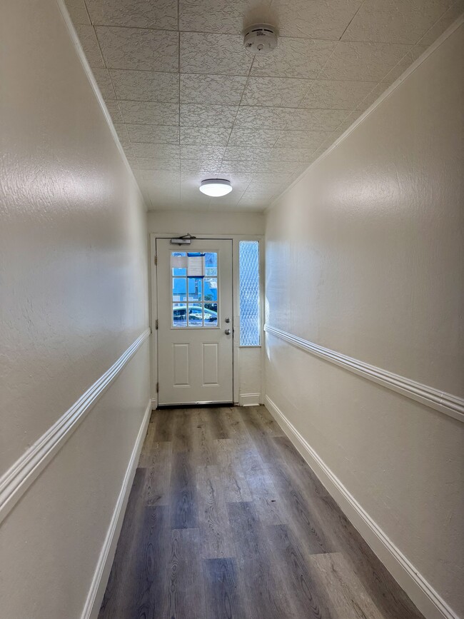 Foto del edificio - 554 Monterey Blvd