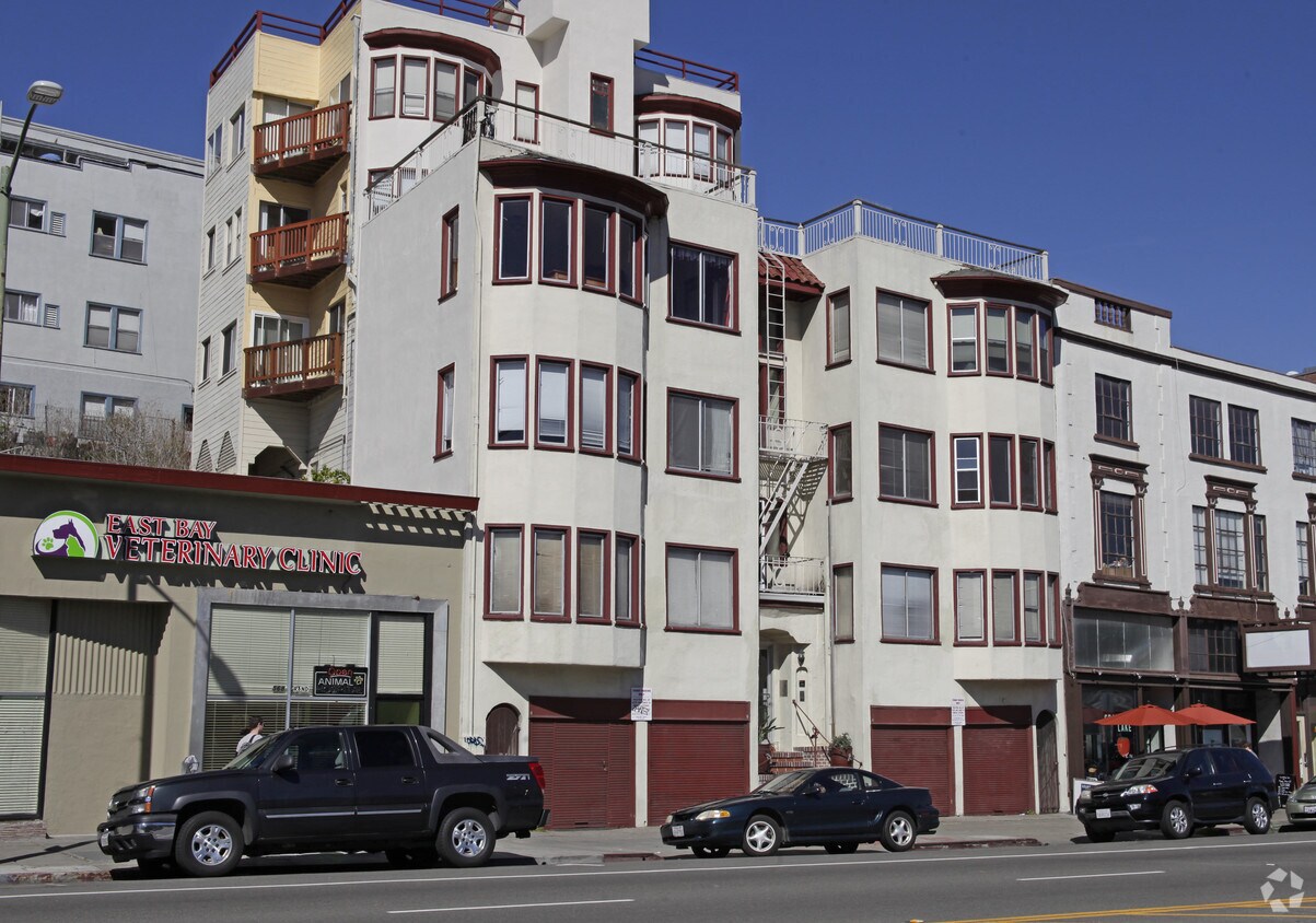 Foto del edificio - 570 Grand Ave