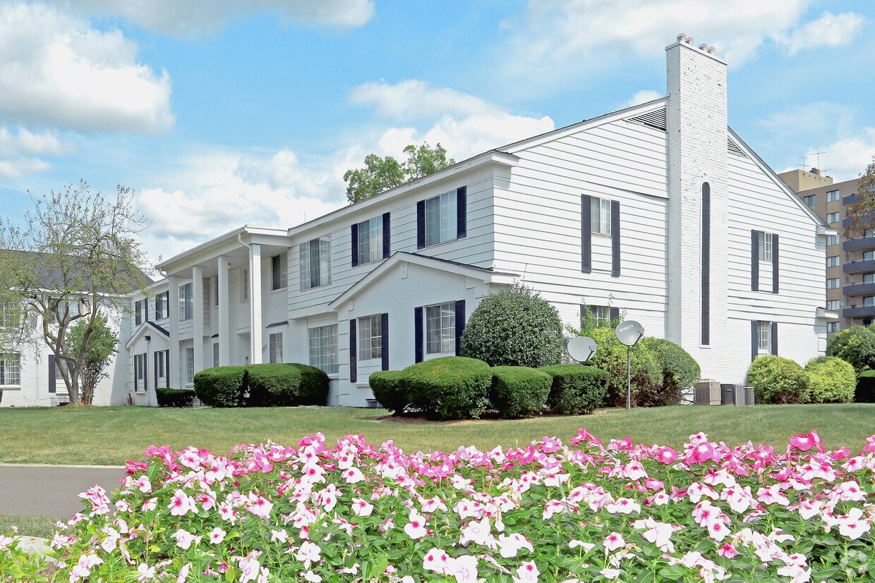 The Oxley Apartments 16176 Cumberland Rd Southfield, MI