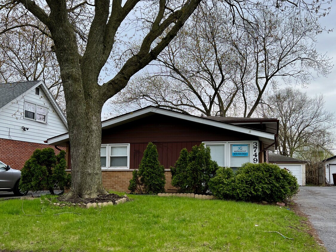 Primary Photo - 3749 168th Pl