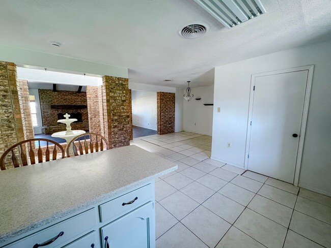 Building Photo - 3021 Del Sur