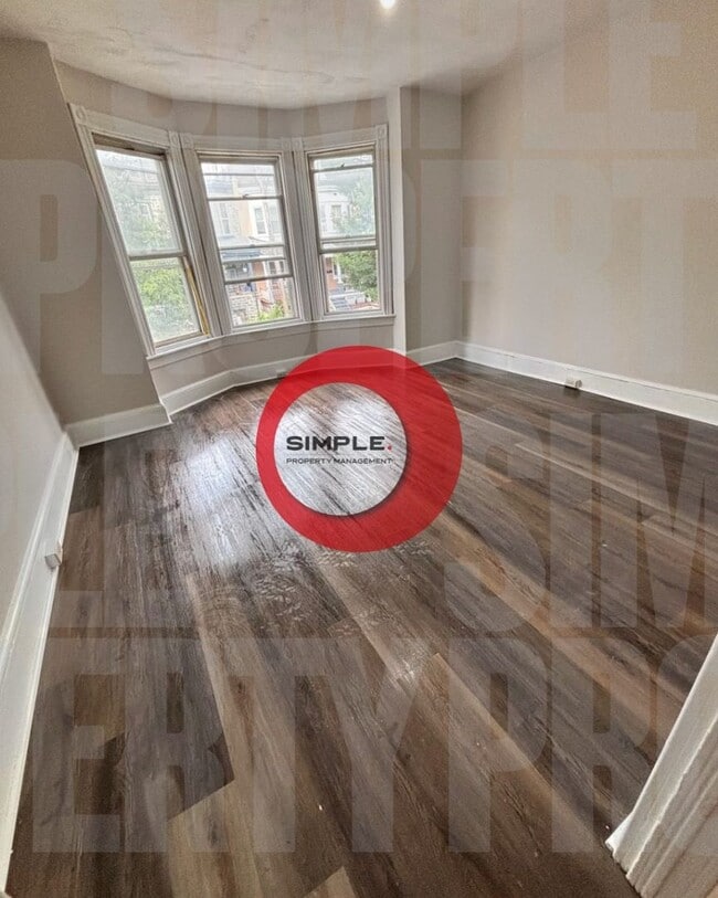 Building Photo - Huge 4-bedroom 1 bath in Historic District