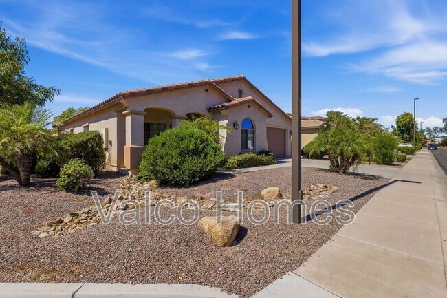 Building Photo - 2717 E Ficus Way