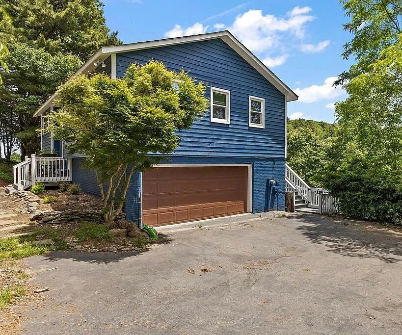 Primary Photo - 152 Slopes Ct