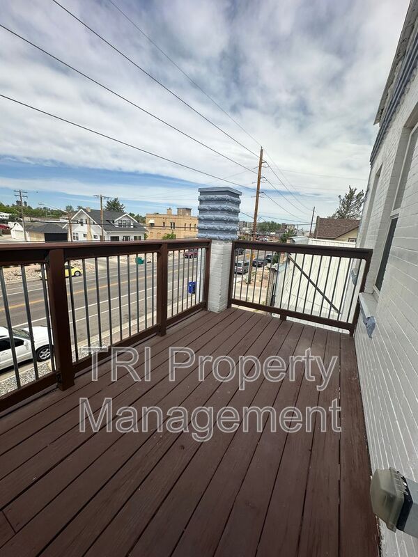 Building Photo - 1320 7th Ave
