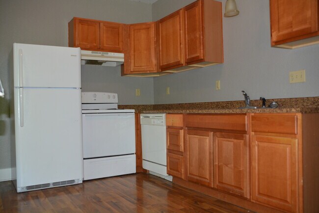 Building Photo - Spacious 3 Bedroom 1 Bath home available now!