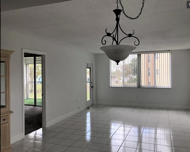 Foto del edificio - 6770 Royal Palm Blvd