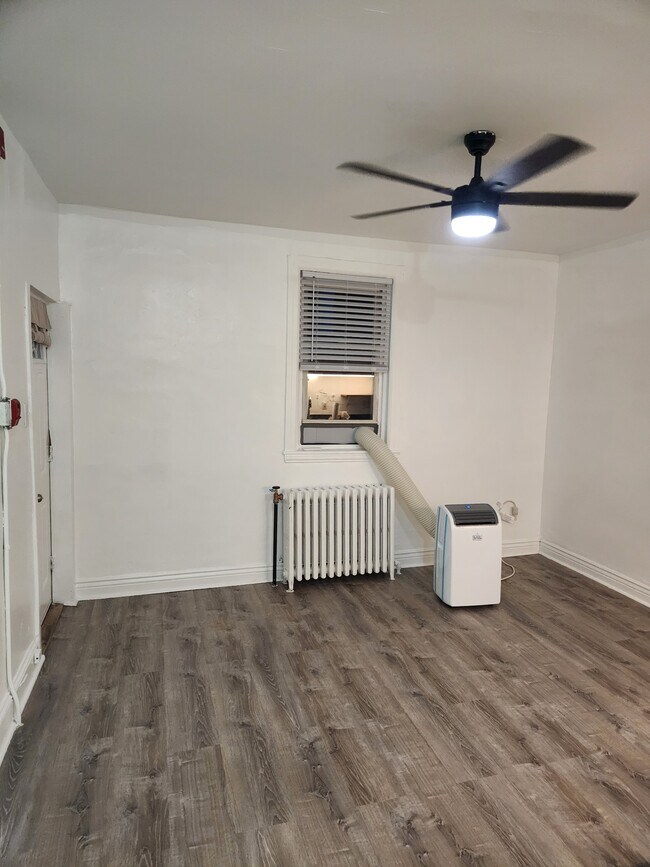 Foto del edificio - 4531 Springfield Ave