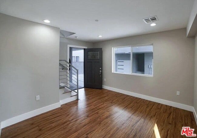 Foto del edificio - 2301 Hauser Blvd