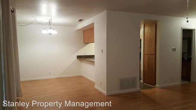 Building Photo - 2 br, 1 bath House - 1001 Roundtree Court