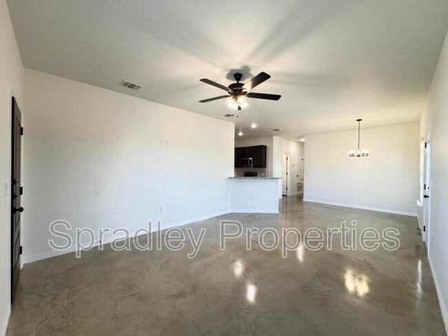 Building Photo - 201 Juniper Dr