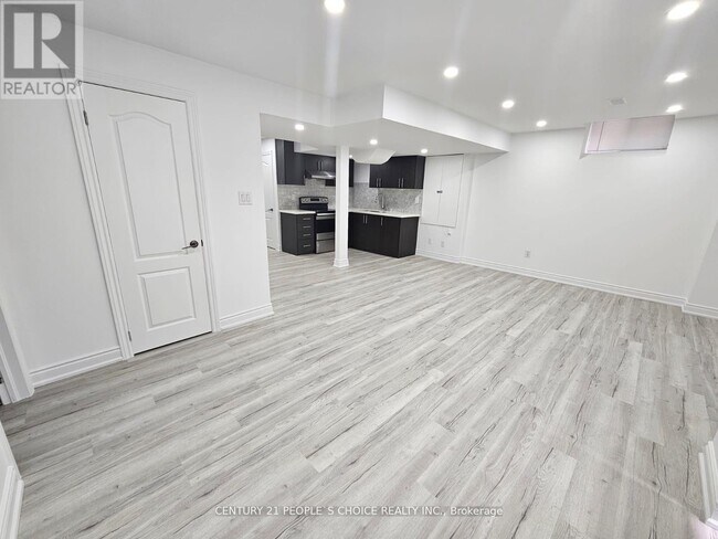Building Photo - 30 Bucksaw St