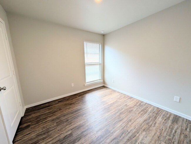 Building Photo - 2123 N Jayton Ave