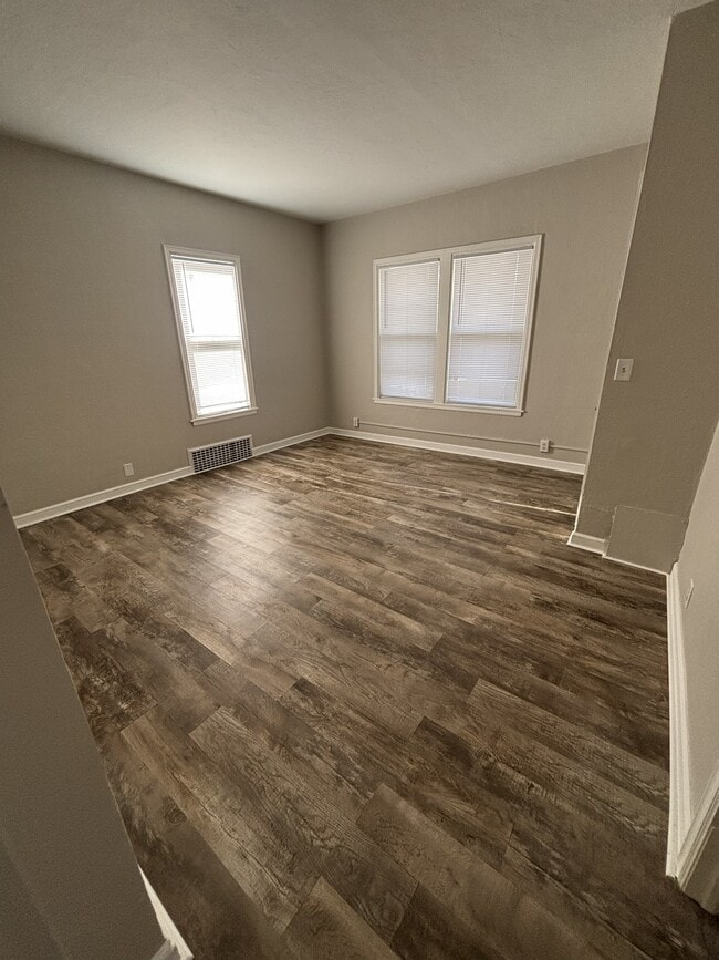 Building Photo - 472 Case Ave