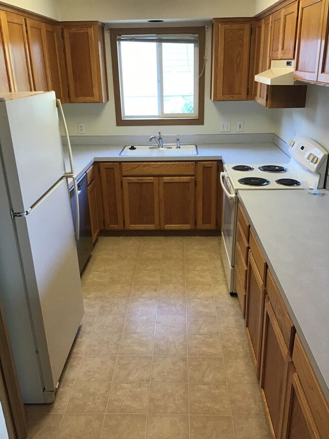 Building Photo - Silverton Duplex #13146