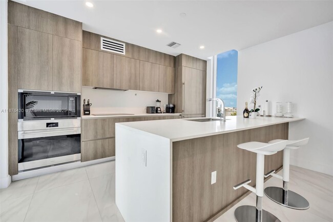 Foto del edificio - 17550 Collins Ave