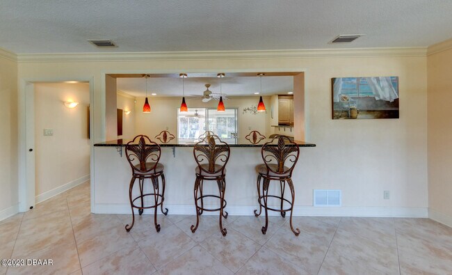 Foto del edificio - 692 N Beach St