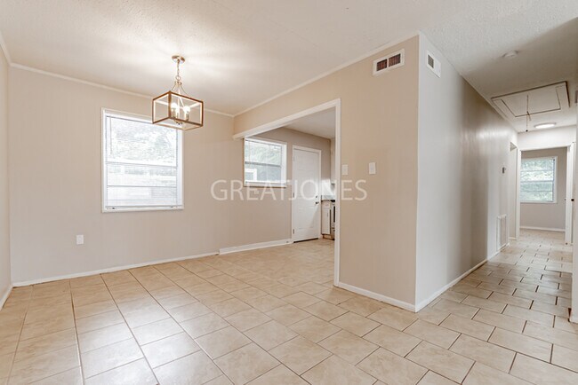Building Photo - REDUCED! - NOW OFFERING HALF MONTH FREE OF...