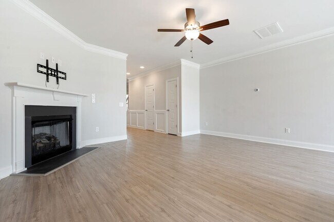 Foto del edificio - Available NOW! 2BR/2.5BA Townhouse in Mebane