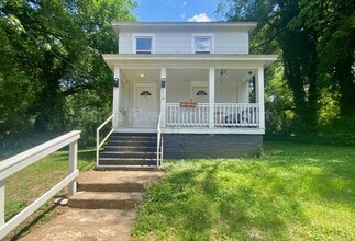 Building Photo - 710 Grady St