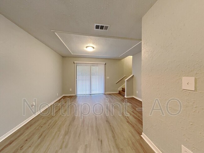 Foto del edificio - 7660 Melissa Ct N