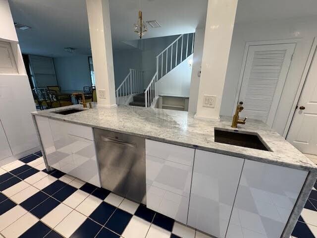 Building Photo - 8045 Eastlake Dr