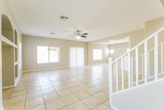 Building Photo - 4536 W Cottontail Rd