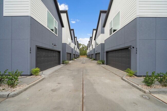 Building Photo - 28G Bucan St