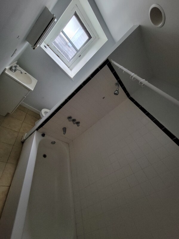 Building Photo - 4517 Chester Ave