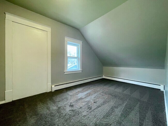 Foto del edificio - Wonderful 5 Bedroom 1.5 Bathroom Home in Minneapolis!