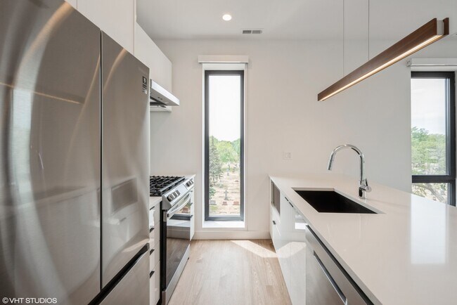 Foto del edificio - 1236 W Lawrence Ave