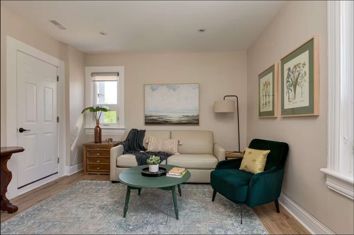 Photo principale - 1364 Queen St E