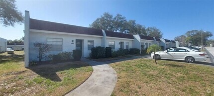 Building Photo - 13850 Oakwood Ln
