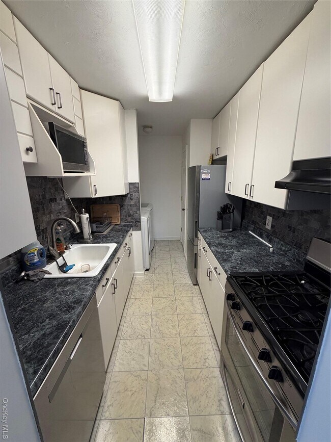 Foto del edificio - 276 Temple Hill Rd