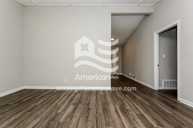 Building Photo - 2143 Snellings Dr