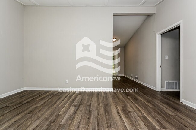 Foto del edificio - 2143 Snellings Dr