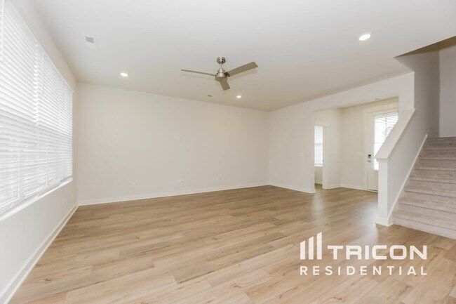 Building Photo - 7001 Park Knoll Dr