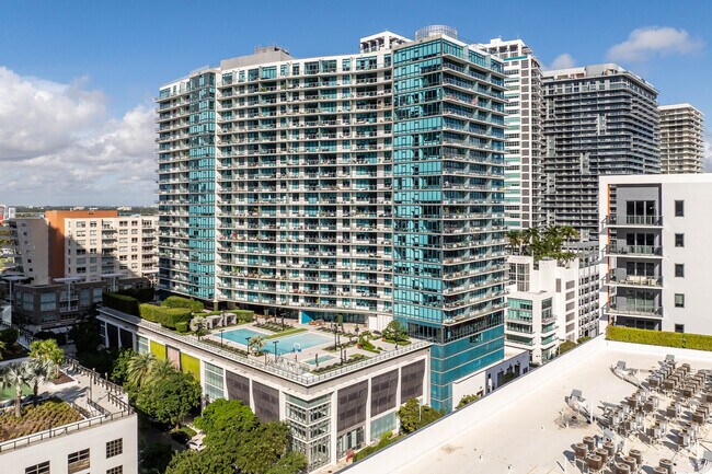 Building Photo - Midtown 5