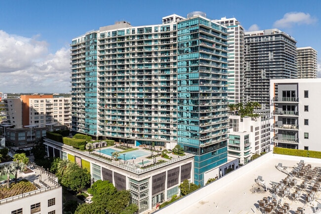 Building Photo - Midtown 5