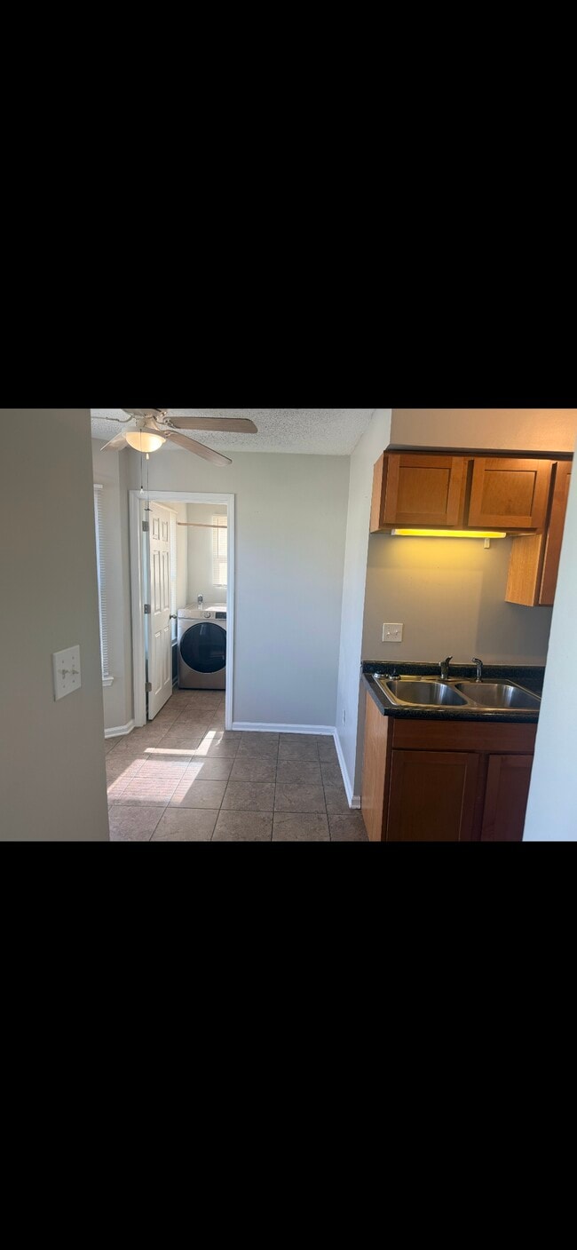 Building Photo - 2721 Brookfield Dr