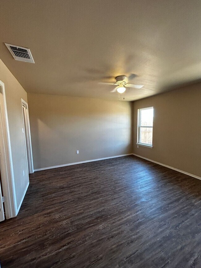 Building Photo - Newly built  3/2/1