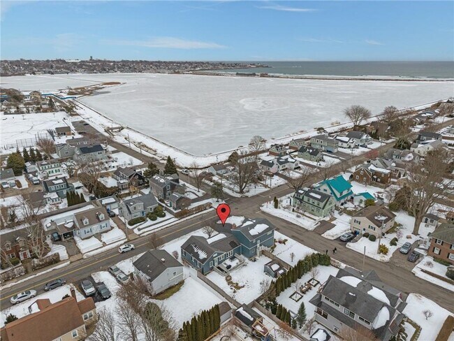 Foto del edificio - 97 Eustis Ave