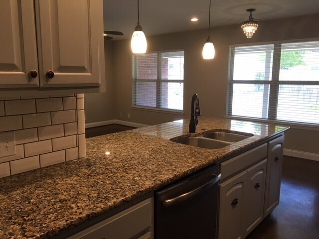 Primary Photo - 2 Bed / 2 Bath