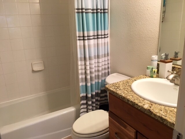 baño - 2105 Goss Cir W