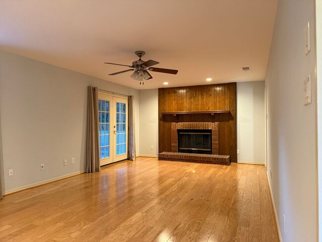 Building Photo - 8 Shadywood Ct