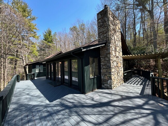 Building Photo - Central AVL - Large Custom Built Home with...